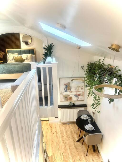 Cosy Stylish Studio Apartment Trowbridge Εξωτερικό φωτογραφία
