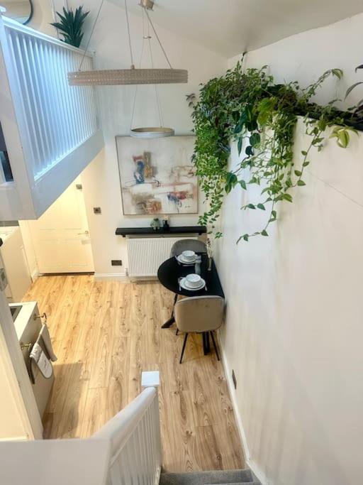 Cosy Stylish Studio Apartment Trowbridge Εξωτερικό φωτογραφία