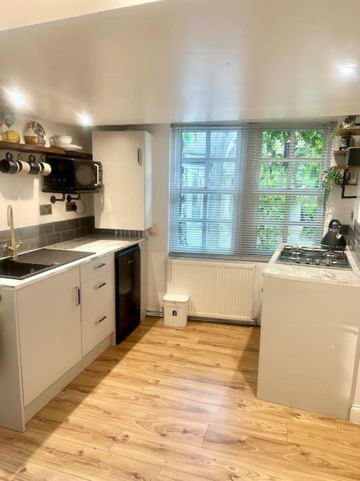 Cosy Stylish Studio Apartment Trowbridge Εξωτερικό φωτογραφία